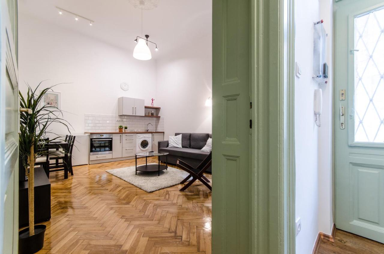 B63 2 Bedroom Apartment In Heart Of City Budapest Kültér fotó