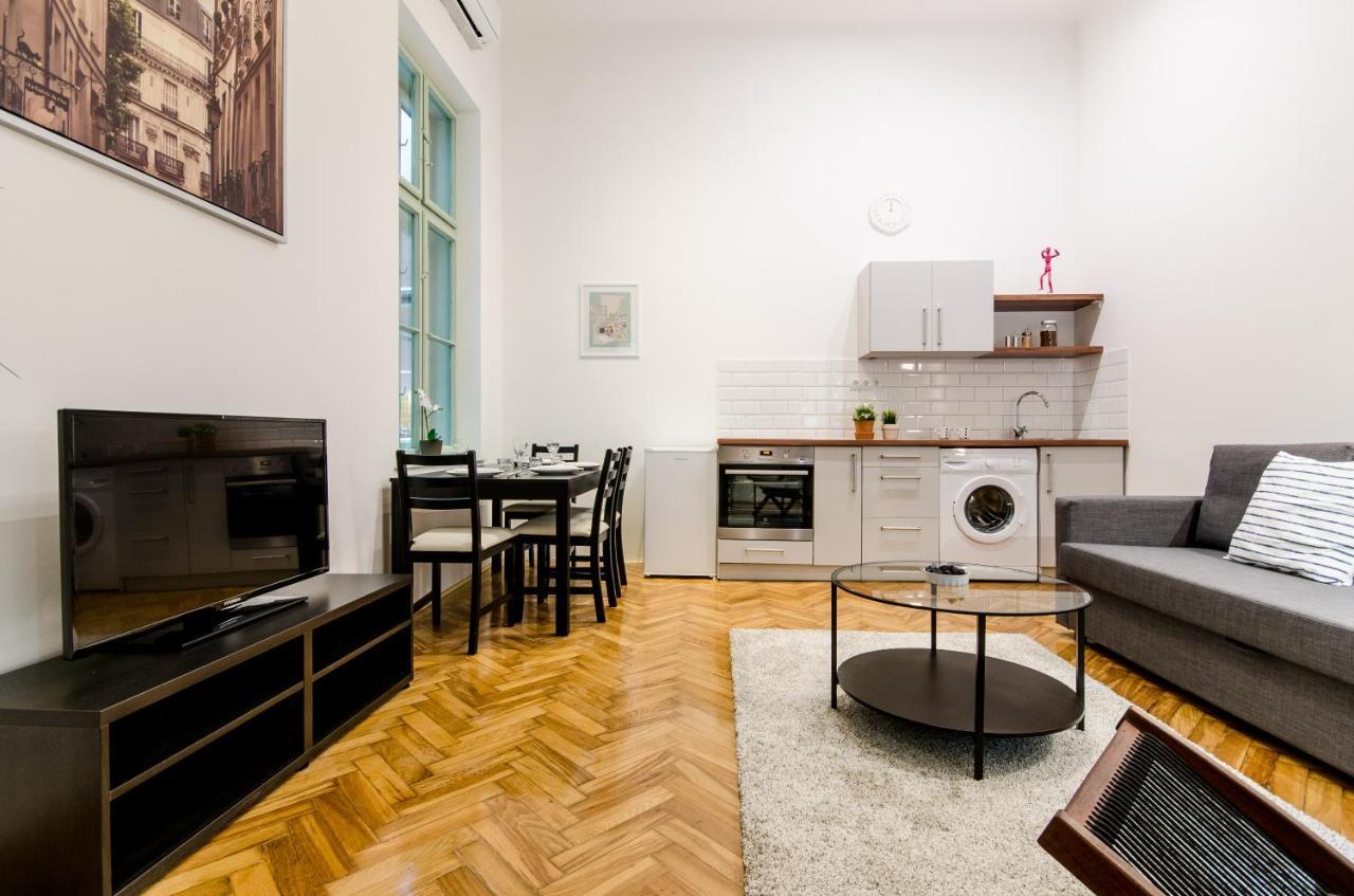 B63 2 Bedroom Apartment In Heart Of City Budapest Kültér fotó
