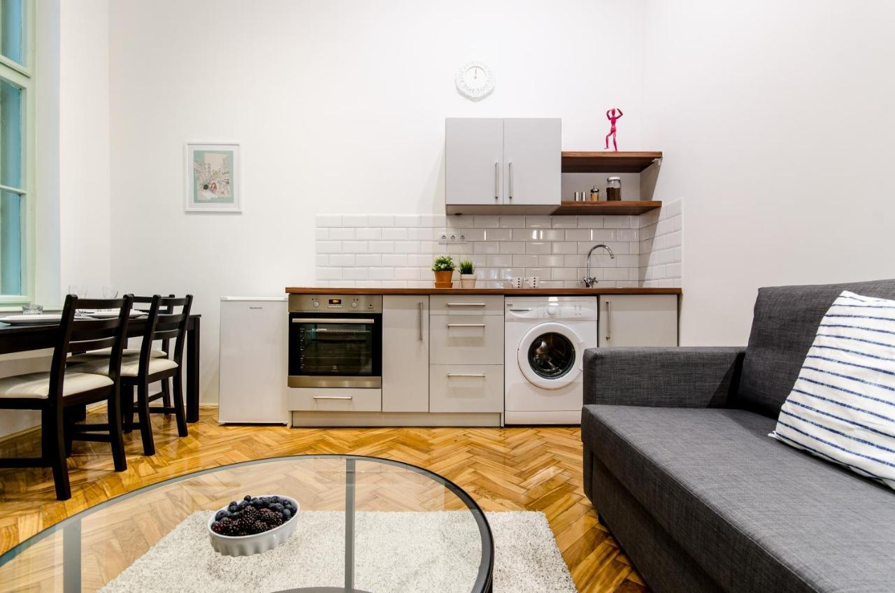 B63 2 Bedroom Apartment In Heart Of City Budapest Kültér fotó